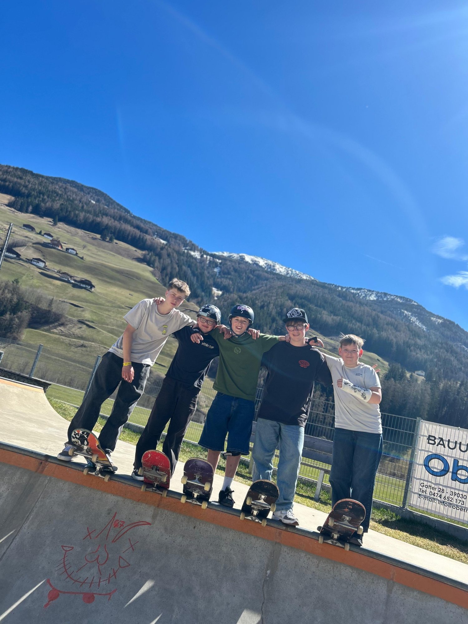 Skaten in een skatepark in Zuid-Tirol